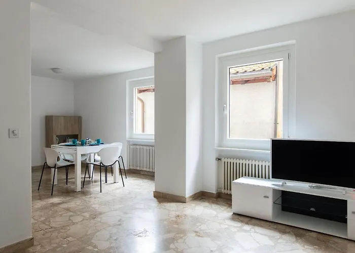 Rose 2 By Quokka 360 - Duplex On 2 Floors With Balcony Lugano