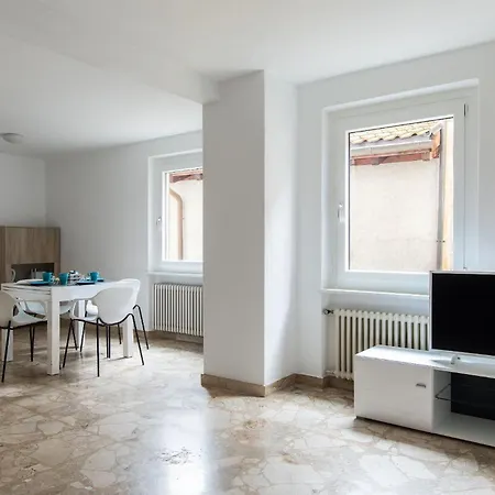 Rose 2 By Quokka 360 - Duplex With Balcony Λουγκάνο